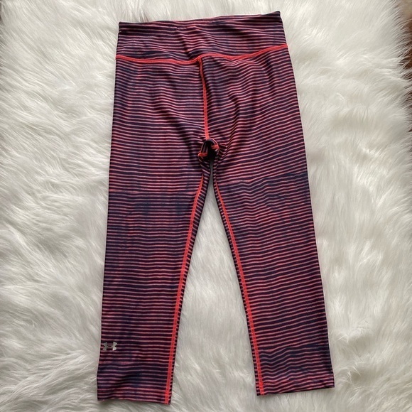 Under Armour Capri Leggings Womens Size Small‎ Compression HearGear - Picture 1 of 6